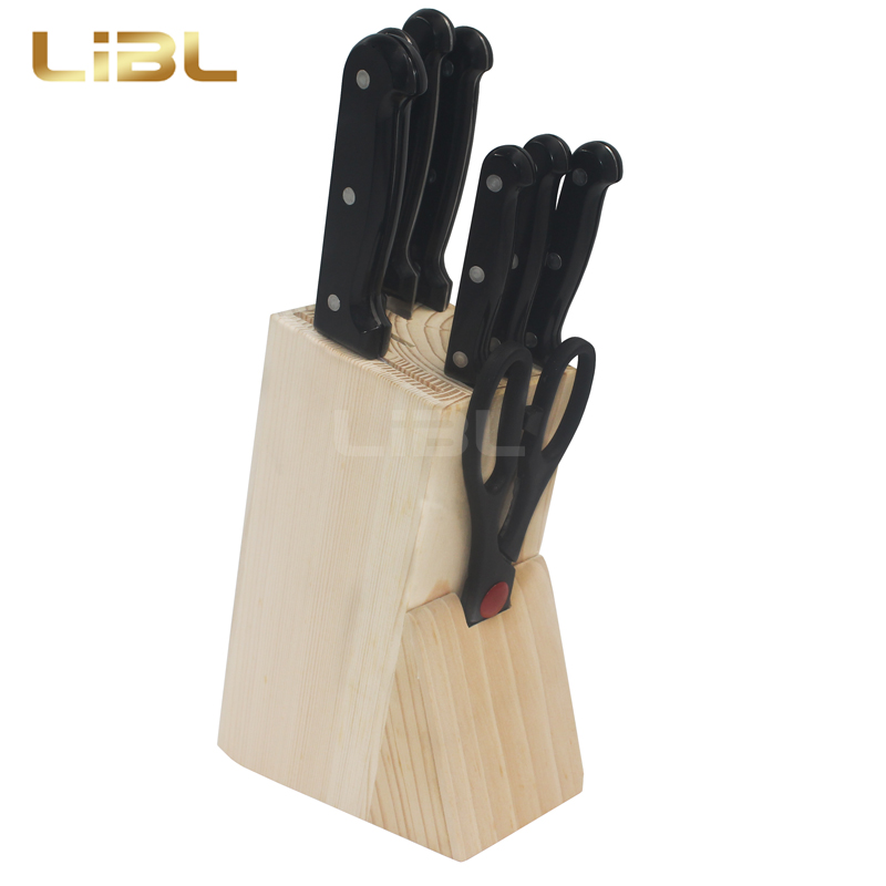 Full-tang knife set with wooden block