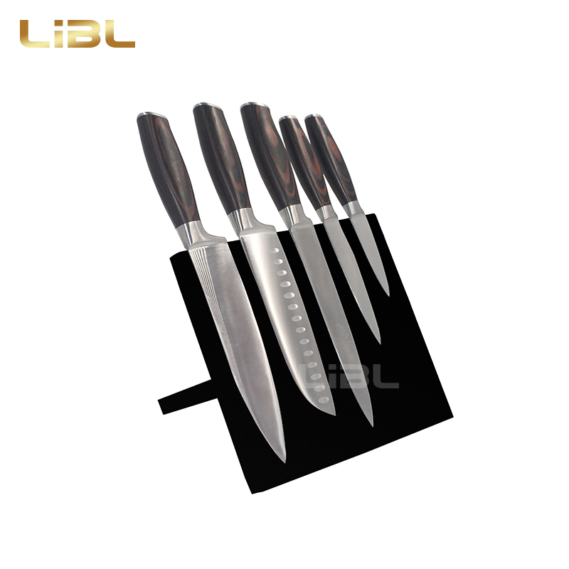 Forged knife with magnet block