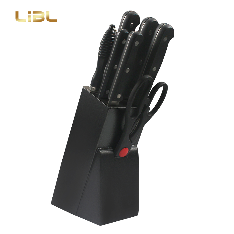 Full-tang knife set with wooden block